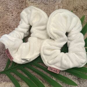 Kitsch White Hair Scrunchies